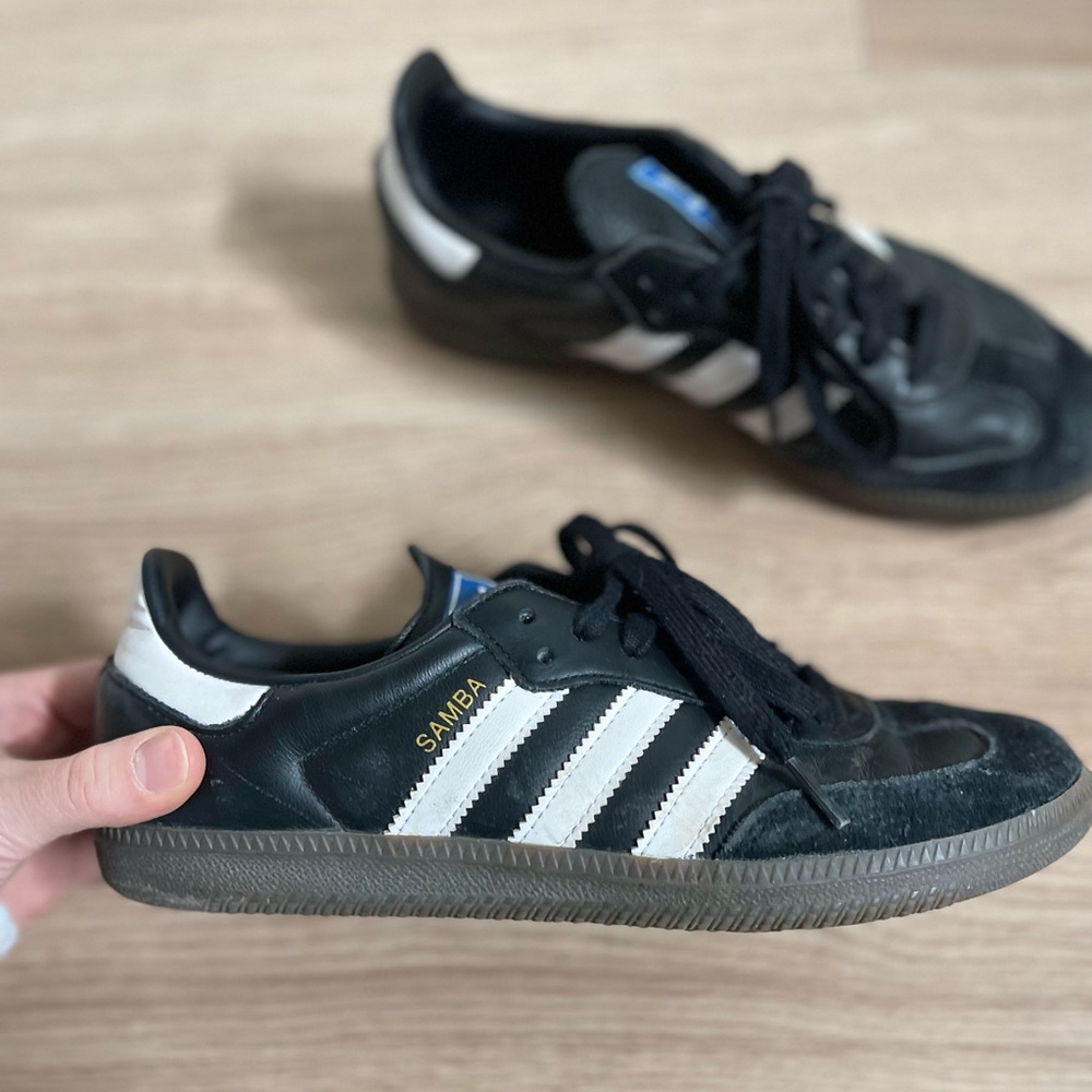 Adidas Samba Women’s size 8.5/9, men’s 7 - Black with white stripes - Picture 4 of 13